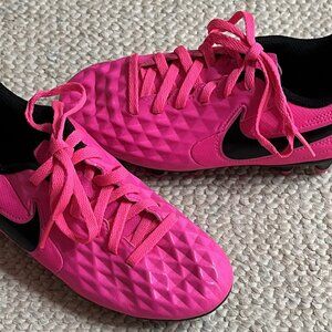 NIKE Tiempo Legend Girl's Size 12C Hot Pink Black Soccer Cleats AT5881-600
